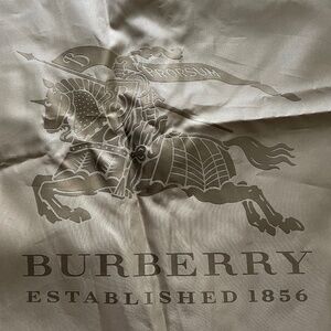 2 Burberry Garment Bags, never  used. + Gucci bag . Lot